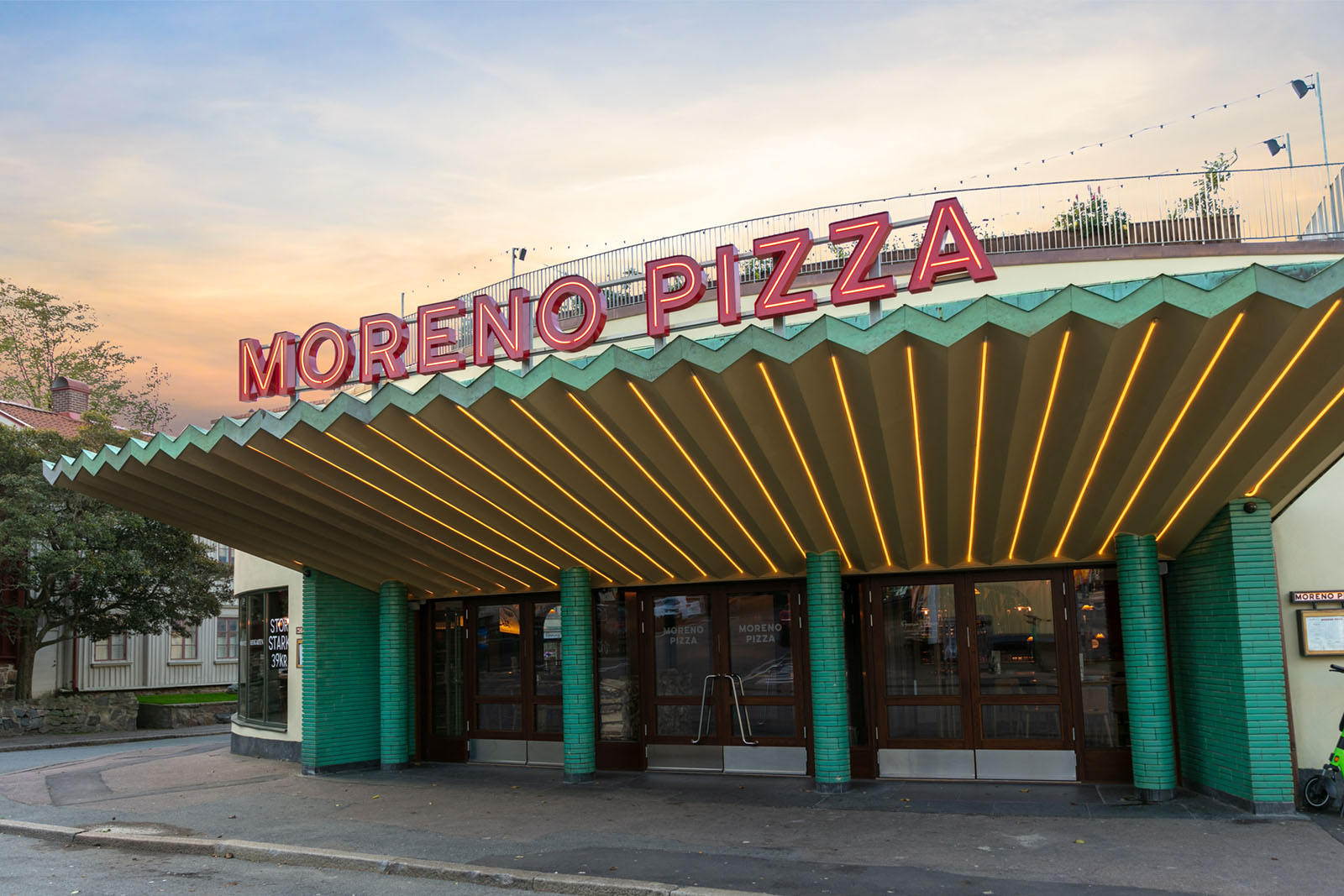 Fasadskylt för Moreno Pizza på Stigberget i Göteborg. Skyltfabriken producerar skyltar för alla tillfällen.