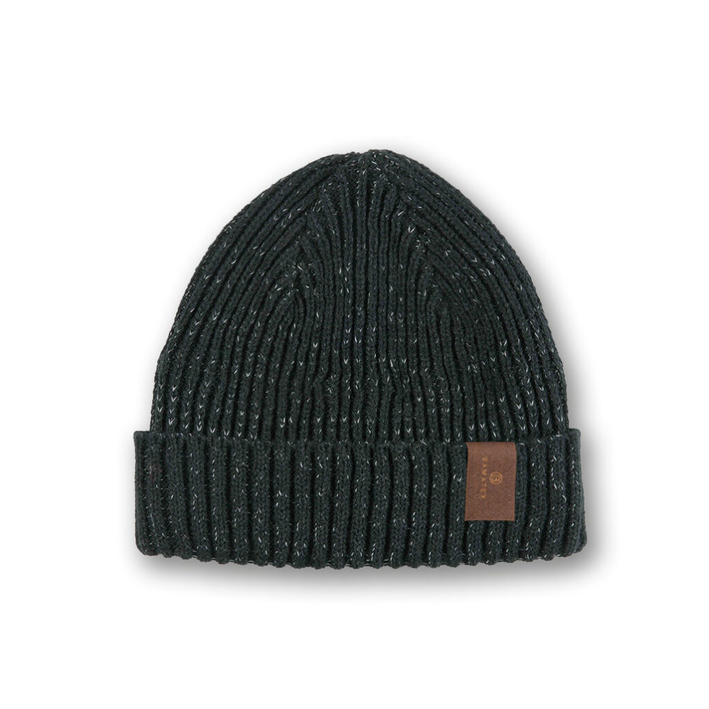 Reflexmössa - Tracker 6400, unisex. Svart ribbstickad mössa med reflexgarn som gör att du syns bra i mörkret. Märkt med logotype i form av etikett i PU-läder (konstläder).