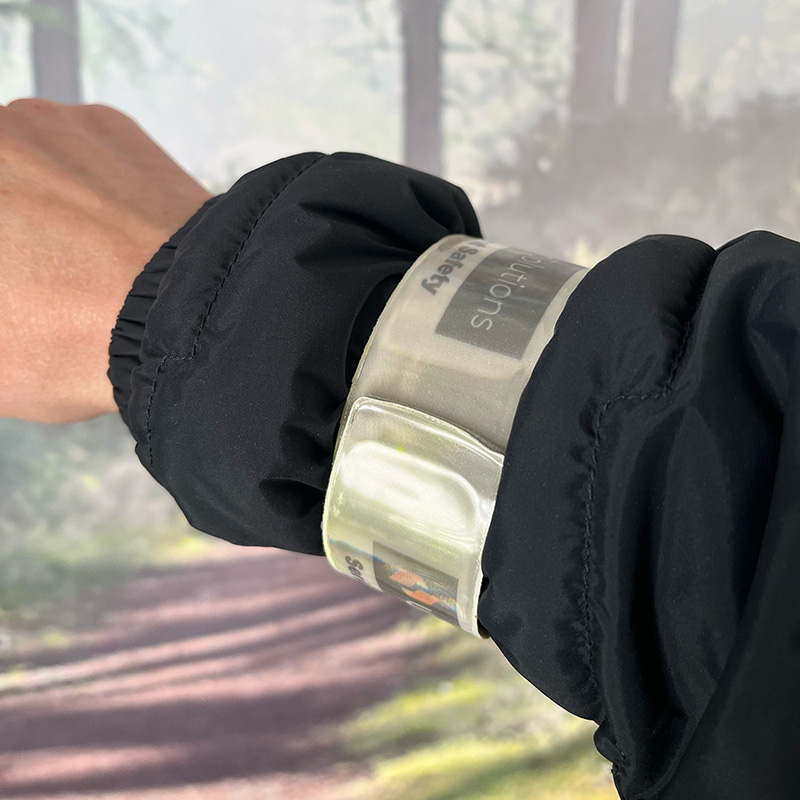 Reflex Slapwrap Medium 6918 Prident. Genial reflex som du enkelt sätter på genom att slå lätt mot armen eller benet. Fäst två reflexband på vardera sida om kroppen, antingen på armar/ben eller båda.