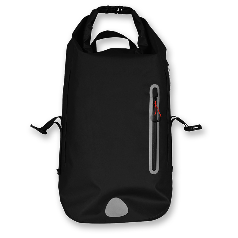 Waterproof Backpack Tracker 9028. Väskan är 100 % vattentät med svetsade sömmar och rullförslutning.