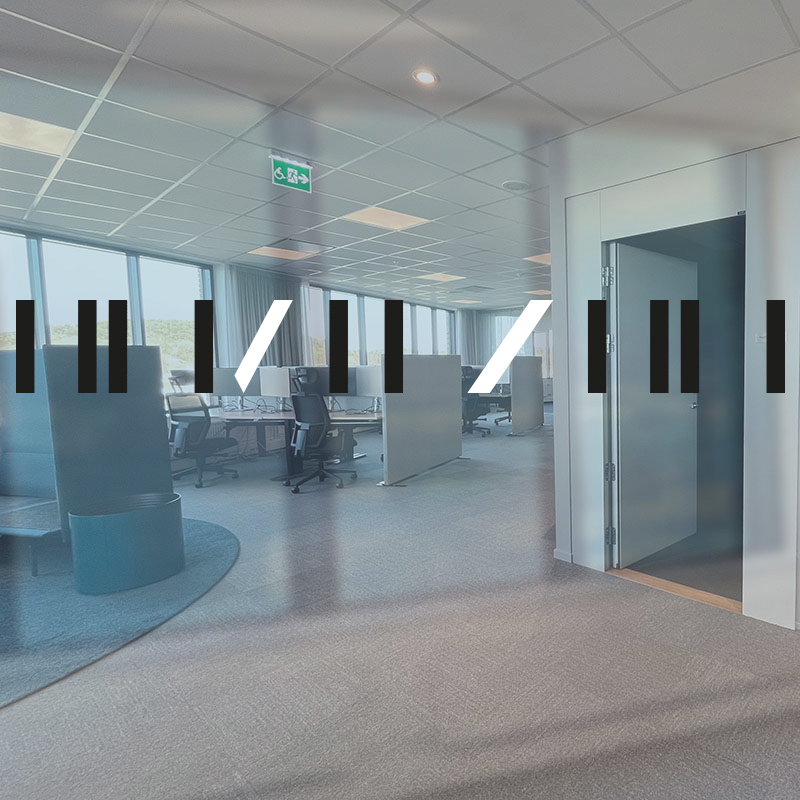 Kontrastmarkering Bokhylla i självhäftande folie, Skyltfabrikens design. Monteras på två höjder för bäst kontrastverkan.