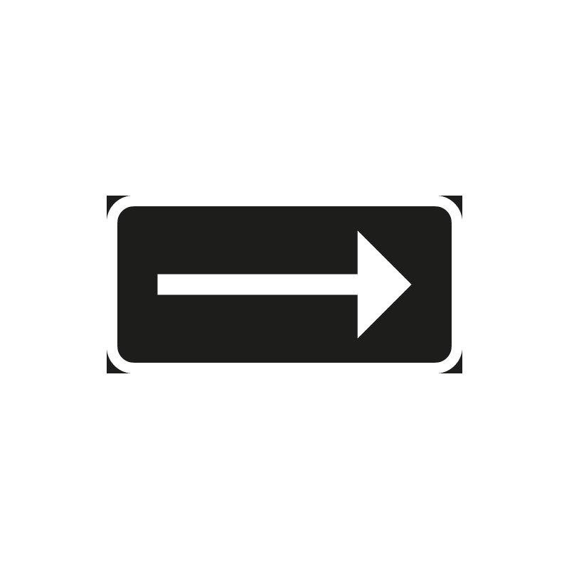 Svart skylt med vit pil till parkeringsplatser. Med normalrefekterande reflexfolie.