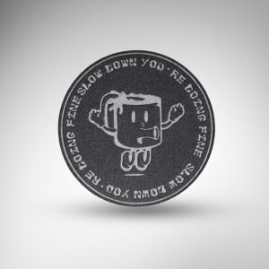 Märkning i PU-läder för väskor, ryggsäckar mössor och kepsar.