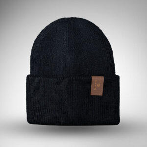 Märkning av mössa i form av en etikett i PU-läder. märke i två kulörer.