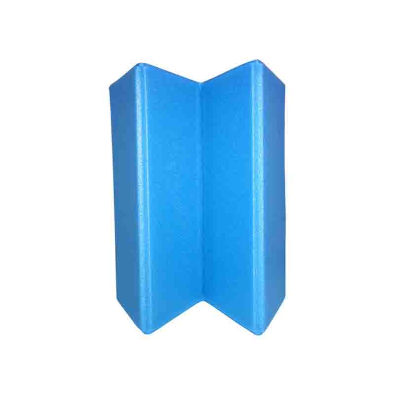 Praktiskt och vattentätt sittunderlag som man enkelt kan vika ihop och få med i ryggsäcken eller den stora innefickan.. Finns ljusblå och svart.