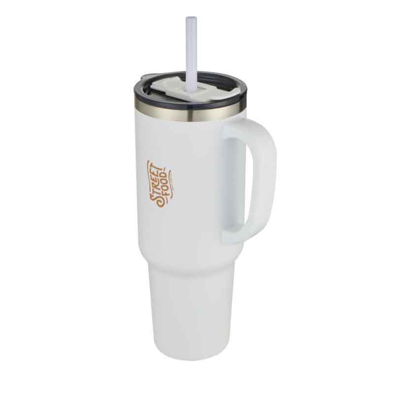 Termosmugg Sydney 1200 ml. RCS-certifierad vakuumisolerad kopparmugg, tillverkad av 91 % återvunnet rostfritt stål som håller drycker kalla i minst 24 timmar och varma i upp till 9 timmar.