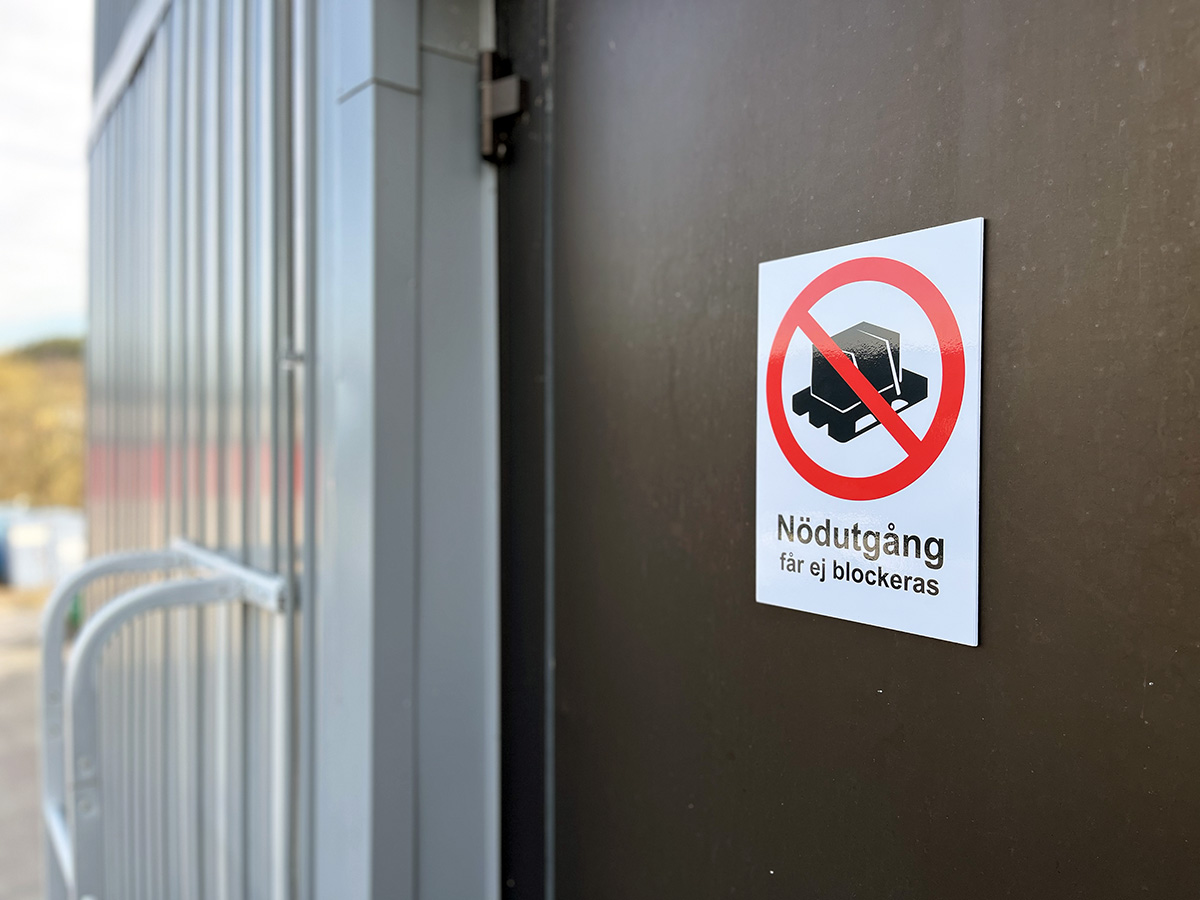 Förbudsskyltar i standardutförande som uppmärksammar förbud på arbetsplatsen, vid fastigheten eller i bostadsområde.