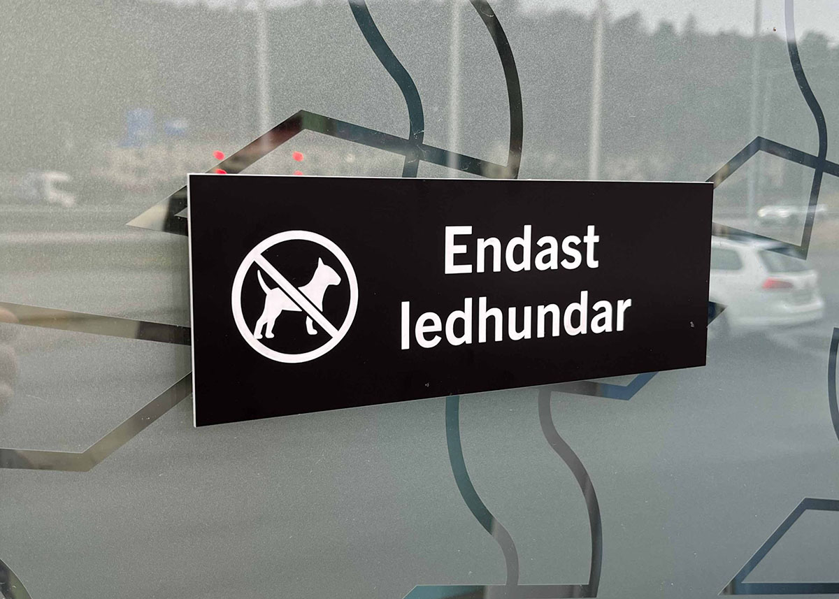 En trivselskylt förklarar rummets eller områdets funktion samt hjälper till att informera personal, kunder eller besökare att följa de uppmaningar och/eller de förbud som finns i lokalen. Dessutom inför drar de om områdets ordningsregler.