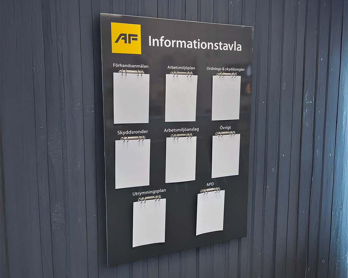Kombinationsskylt eller arbetsplatstavla med pärmringar för pappersutskrifter. Kombinationsskylten uppmärksammar regler, påbud och förbud på arbetsplatsen för att öka säkerheten. Vi anpassar design för ert företag med logotype och färger.