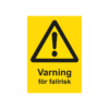 Varningsskylt i standardutförande med piktogram och text Varning för fallrisk. Gul bakgrund och piktogram och text i svart.