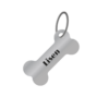 Exempel på silverfärgad namnbricka i form av en benknota / ben med graverad svart text. Passar bra till hundhalsband.